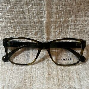 Authentic Chanel crystal green Glasses with leather on temples 3310-Q c.1568